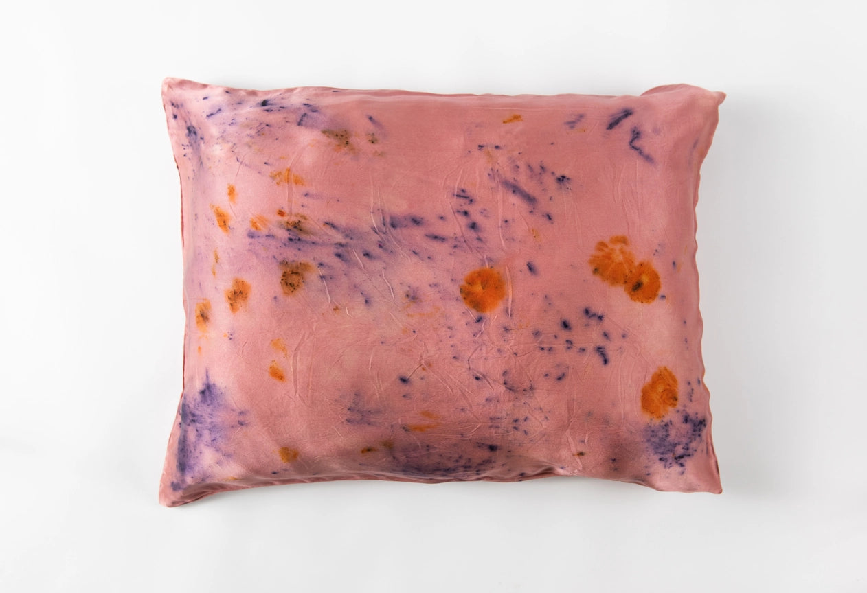 
  
  Botanical dyed Silk Pillowcase
  
