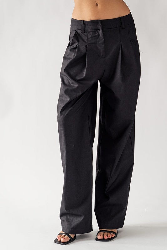 
  
  Relaxed fit belt loop pleated pants
  
