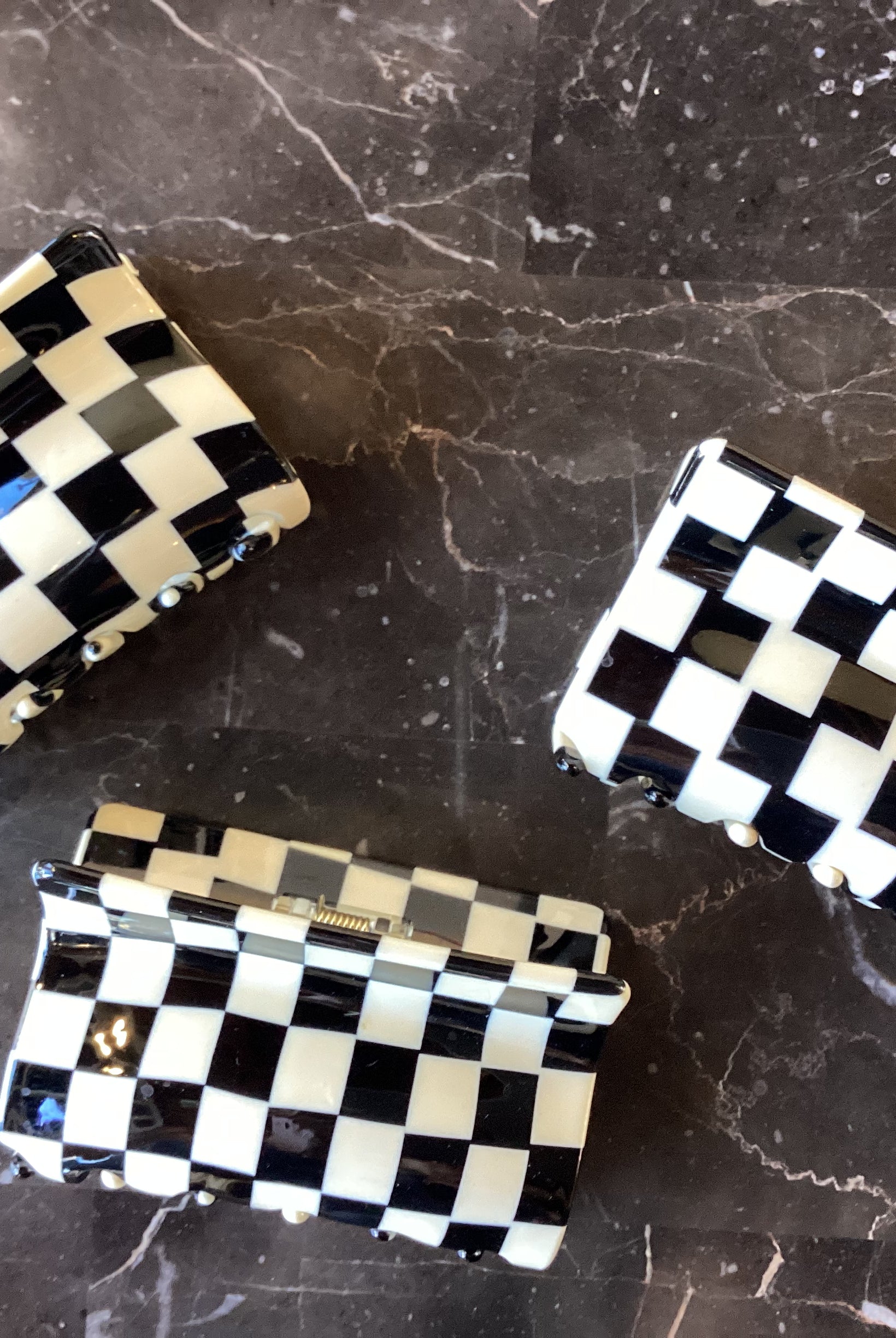 
  
  Checkered Jumbo Claw Clip
  
