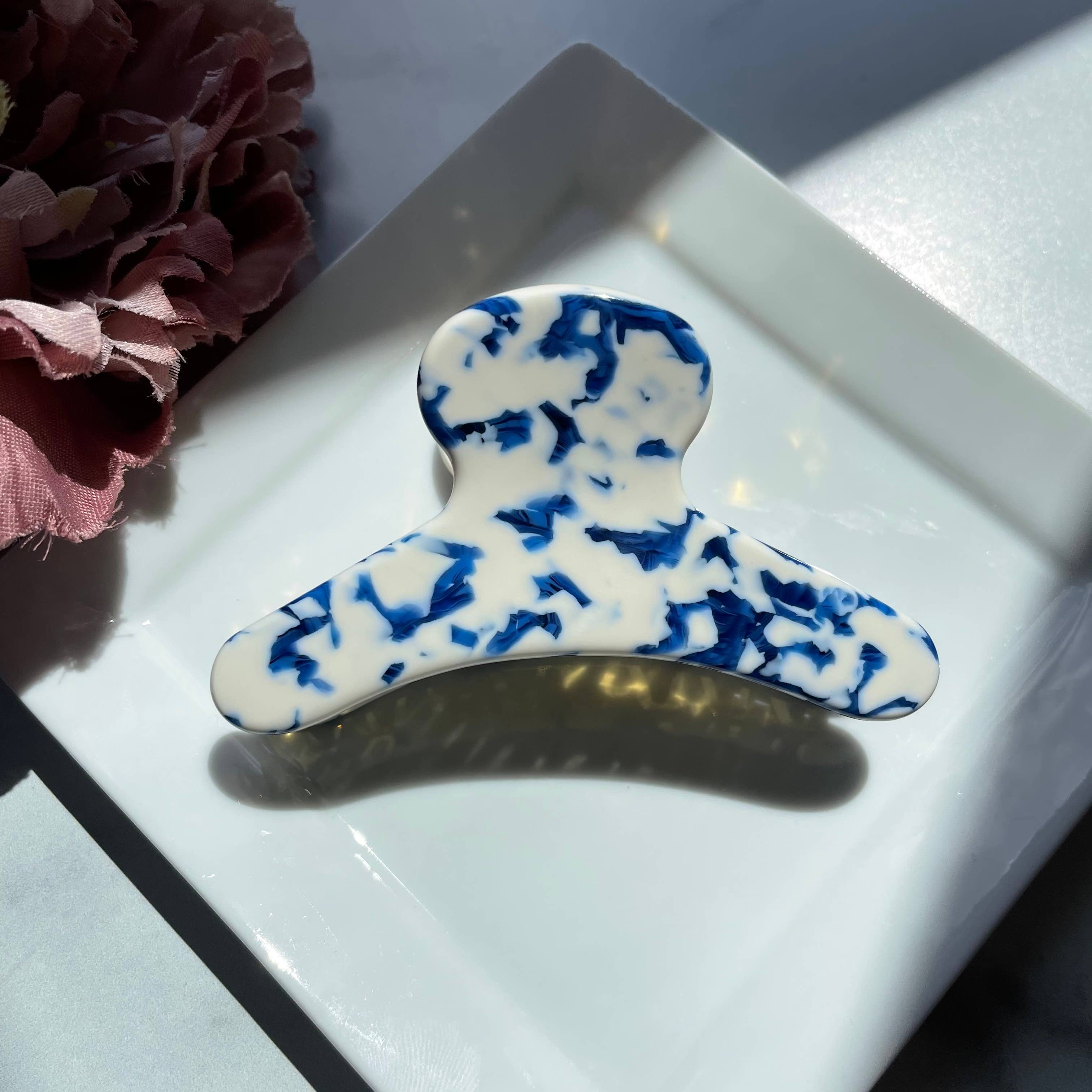 
  
  French Claw Clip in Porcelain
  
