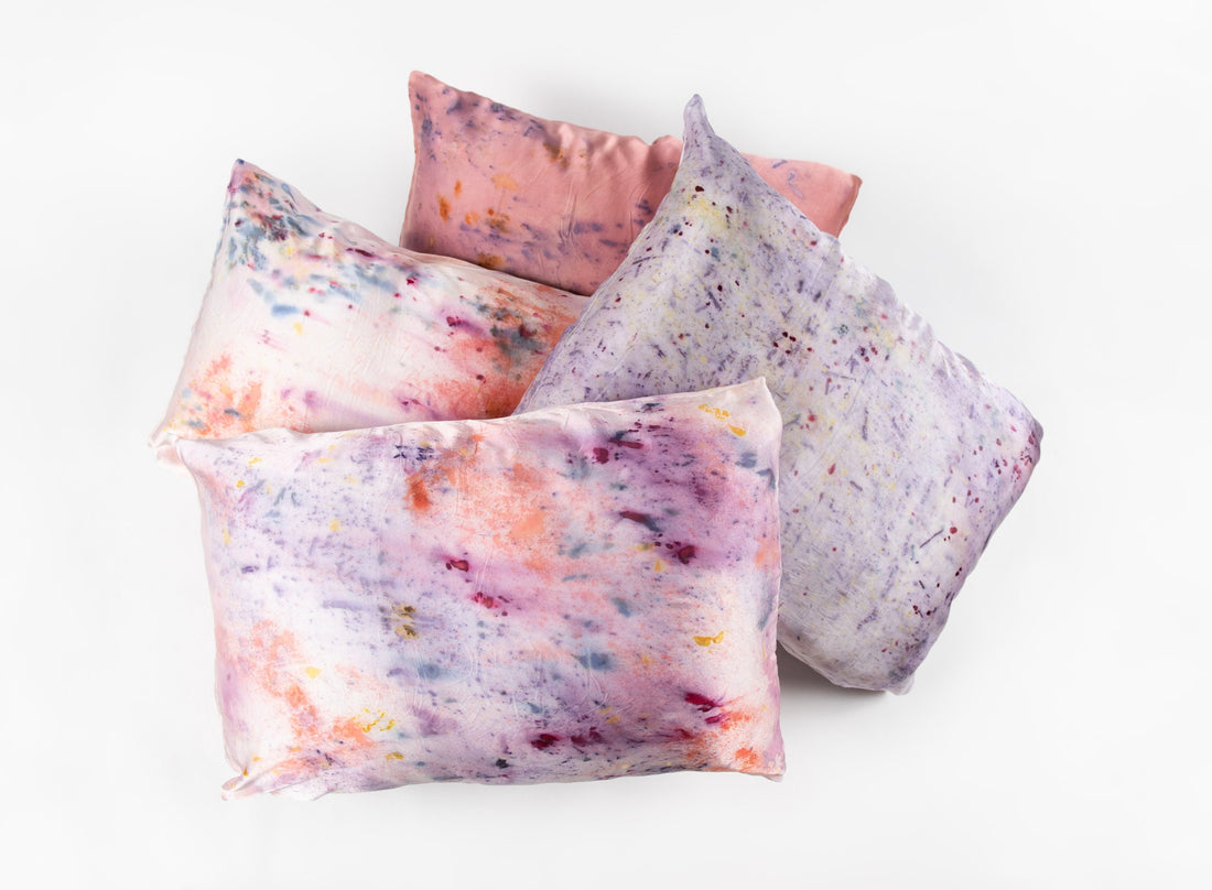 
  
  Botanical dyed Silk Pillowcase
  
